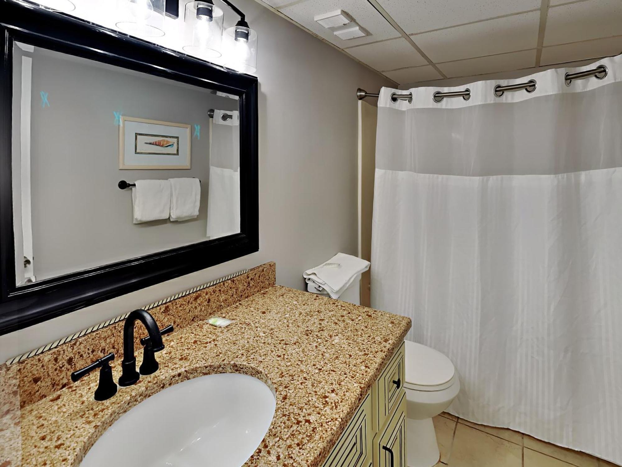 Edgewater Leeward 603